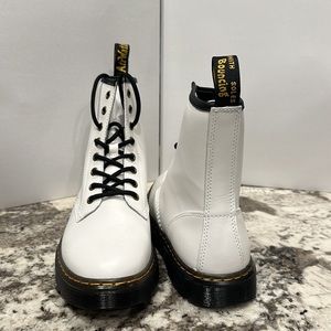 NEW WHITE DR. MARTENS LACE UP *NEVER WORN* D/S